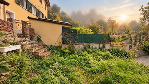 casa indipendente in vendita a Luni in zona Casano
