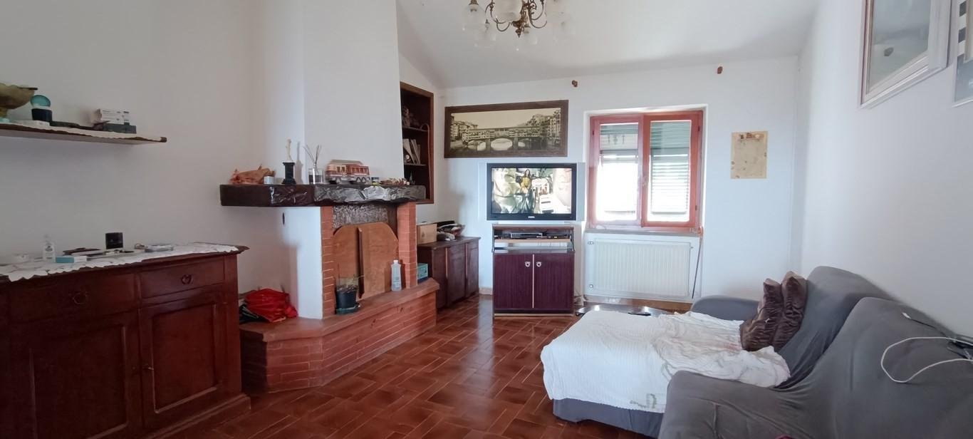 appartamento in vendita a Luni in zona Nicola