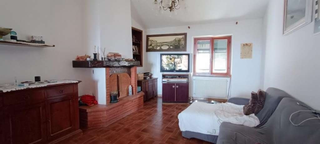 appartamento in vendita a Luni in zona Nicola