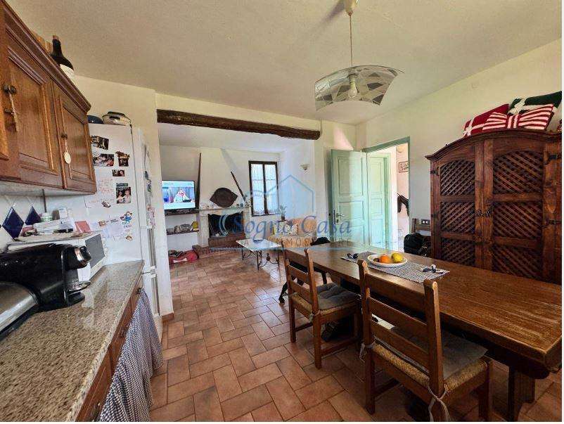 casa indipendente in vendita a Luni in zona Isola