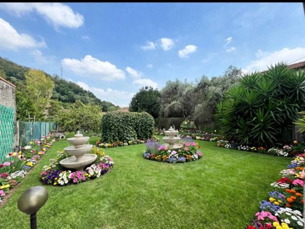 casa indipendente in vendita a Luni in zona Isola