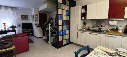 casa indipendente in vendita a Luni in zona Casano