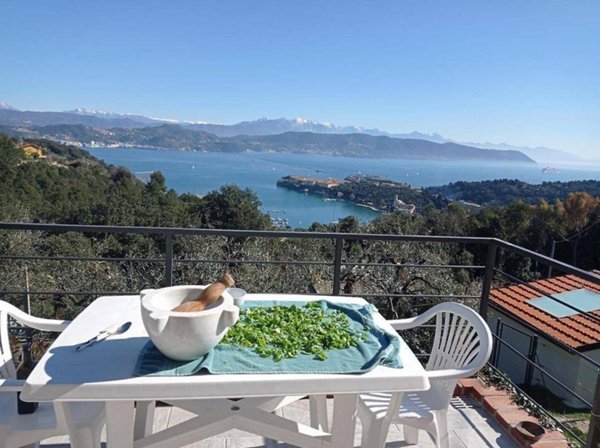 casa indipendente in vendita a Portovenere in zona Le Grazie