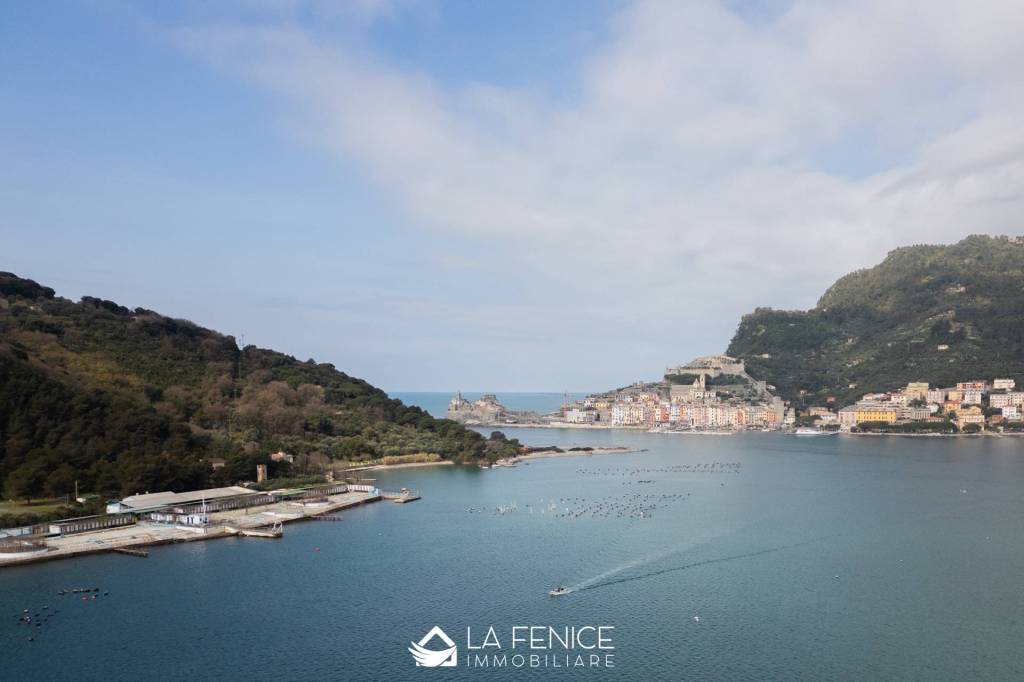 casa indipendente in vendita a Portovenere in zona Fezzano