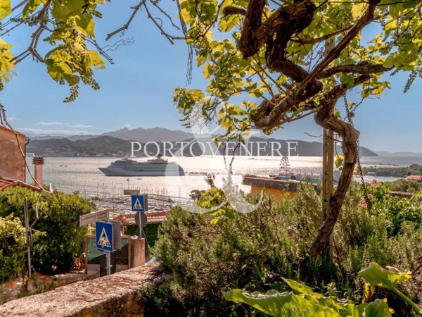 appartamento in vendita a Portovenere in zona Fezzano