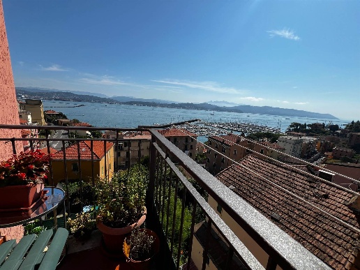 appartamento in vendita a Portovenere in zona Fezzano