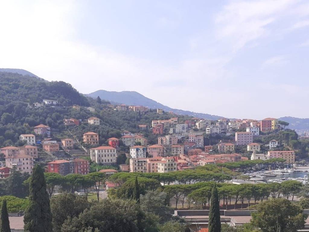 appartamento in vendita a Portovenere in zona Fezzano