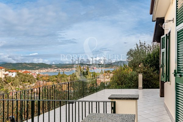 appartamento in vendita a Portovenere in zona Fezzano
