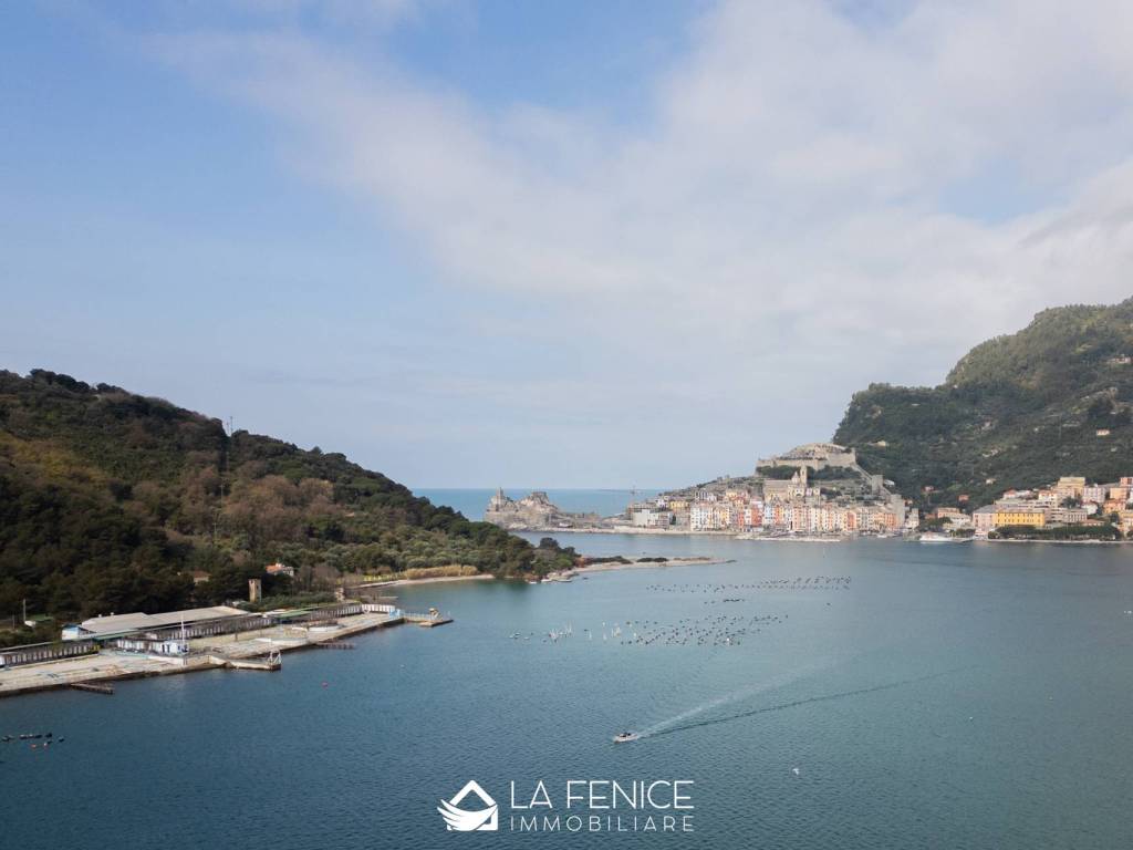 casa indipendente in vendita a Portovenere in zona Fezzano