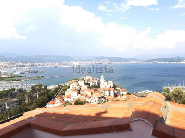 casa semindipendente in vendita a Portovenere in zona Fezzano