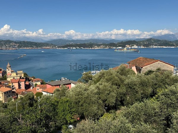 casa indipendente in vendita a Portovenere in zona Fezzano