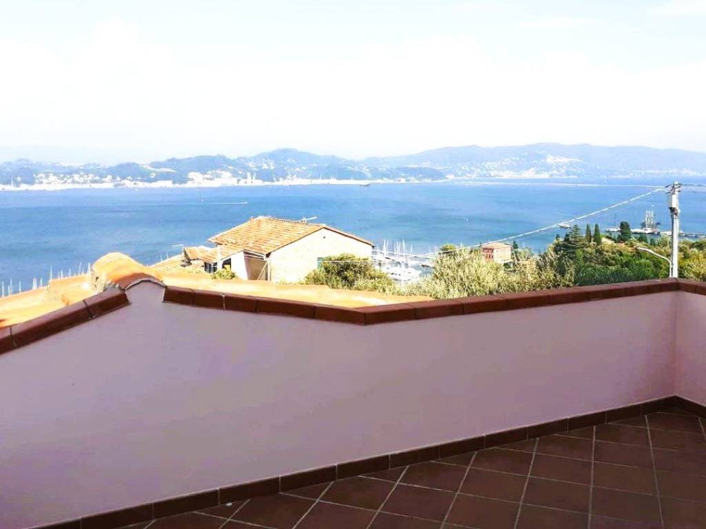 casa indipendente in vendita a Portovenere in zona Fezzano