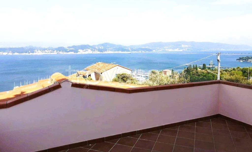 casa indipendente in vendita a Portovenere in zona Fezzano