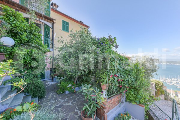 casa indipendente in vendita a Portovenere in zona Fezzano
