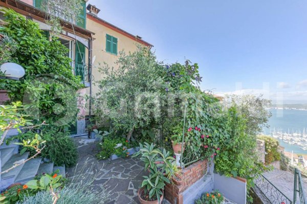 casa indipendente in vendita a Portovenere in zona Fezzano