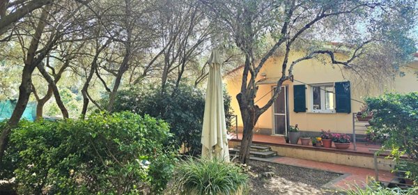 casa indipendente in vendita a Portovenere in zona Le Grazie