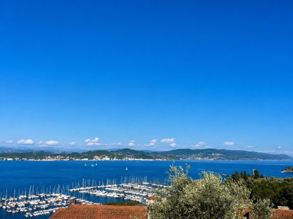 casa indipendente in vendita a Portovenere in zona Fezzano