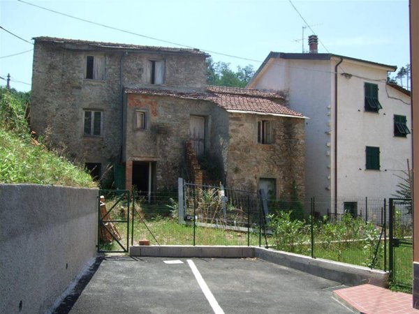 casa indipendente in vendita a Riccò del Golfo di Spezia