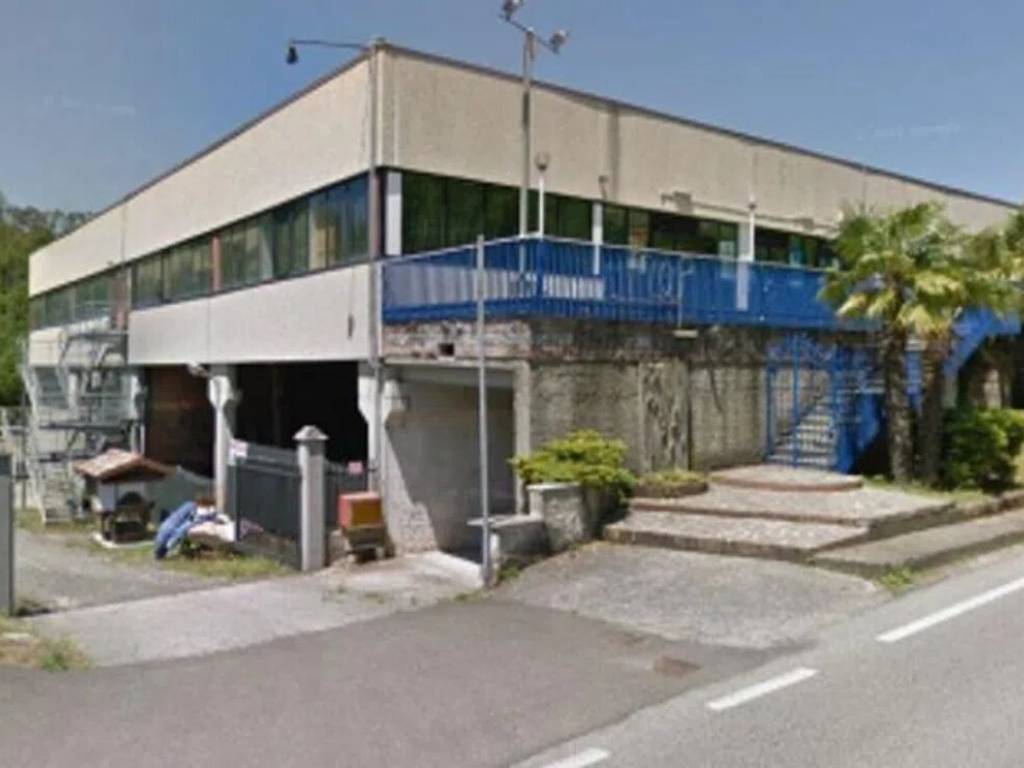 locale commerciale in vendita a Riccò del Golfo di Spezia