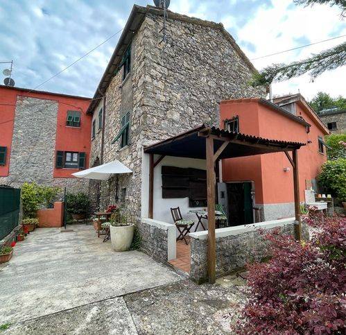 casa indipendente in vendita a Riccò del Golfo di Spezia in zona Bovecchio