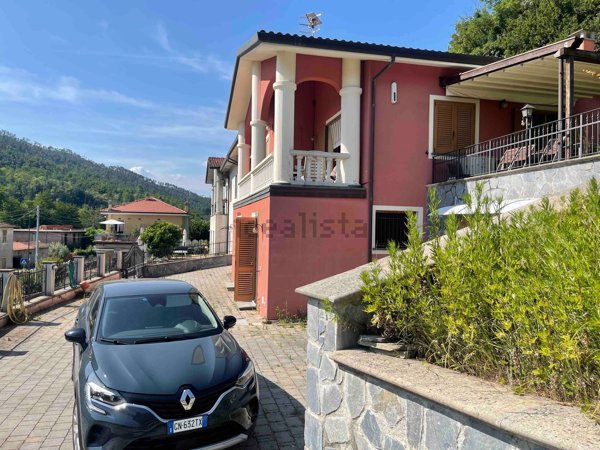 casa indipendente in vendita a Riccò del Golfo di Spezia
