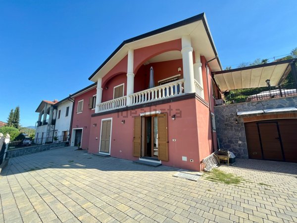 casa indipendente in vendita a Riccò del Golfo di Spezia