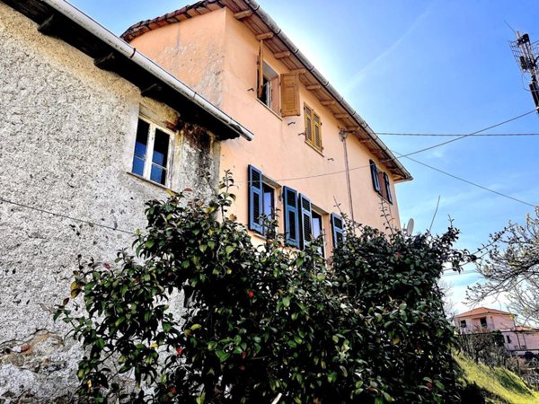 pentavano in vendita a Riccò del Golfo di Spezia