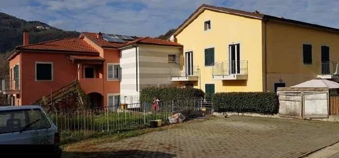 casa indipendente in vendita a Riccò del Golfo di Spezia