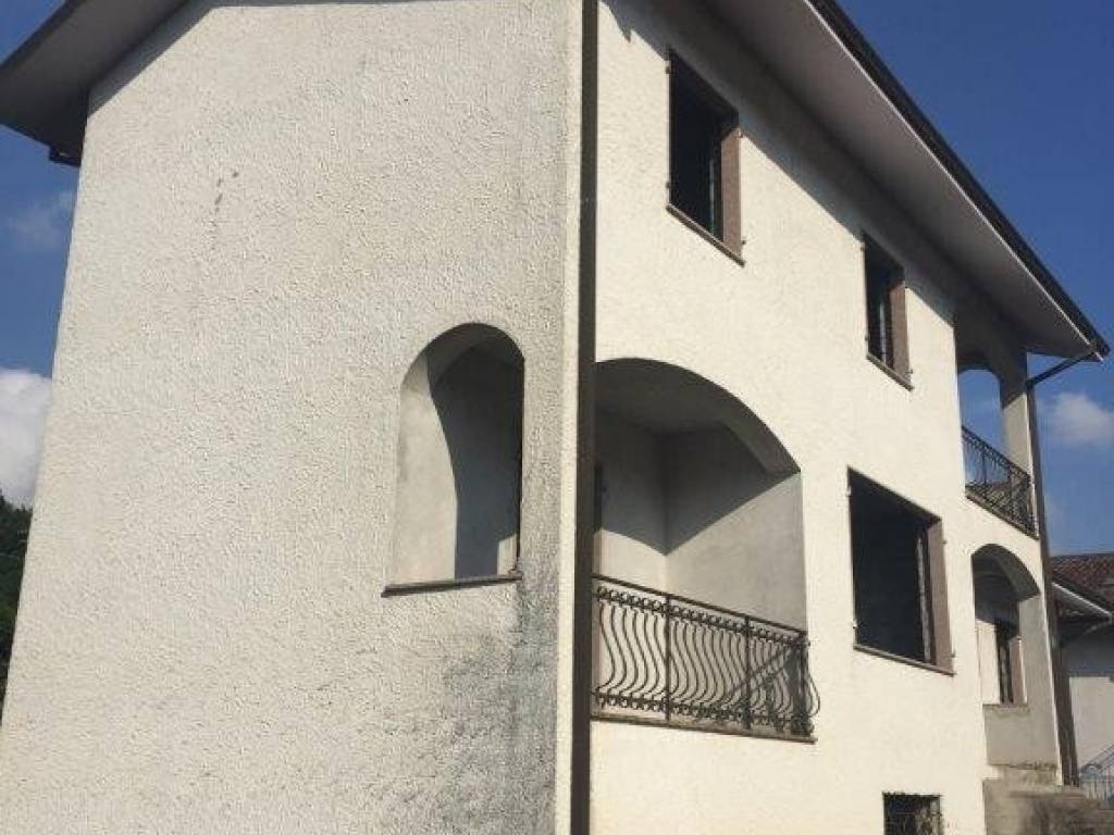 casa indipendente in vendita a Riccò del Golfo di Spezia