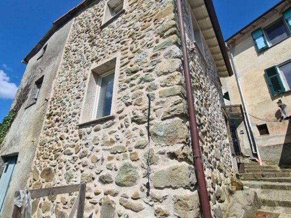 casa indipendente in vendita a Riccò del Golfo di Spezia