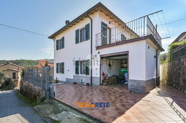 casa semindipendente a Riccò del Golfo di Spezia in zona San Benedetto