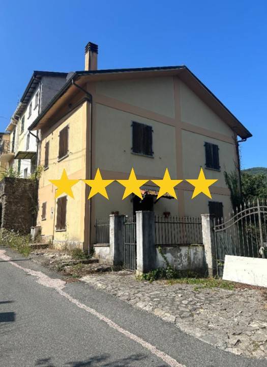 casa indipendente in vendita a Riccò del Golfo di Spezia