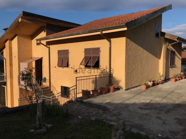 casa indipendente in vendita a Riccò del Golfo di Spezia