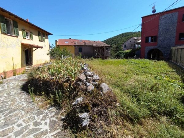 casa indipendente in vendita a Riccò del Golfo di Spezia