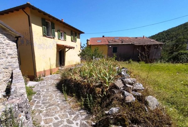 casa indipendente in vendita a Riccò del Golfo di Spezia