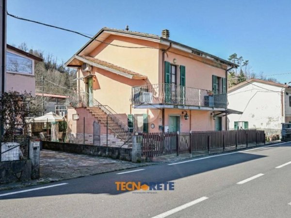 casa indipendente in vendita a Riccò del Golfo di Spezia