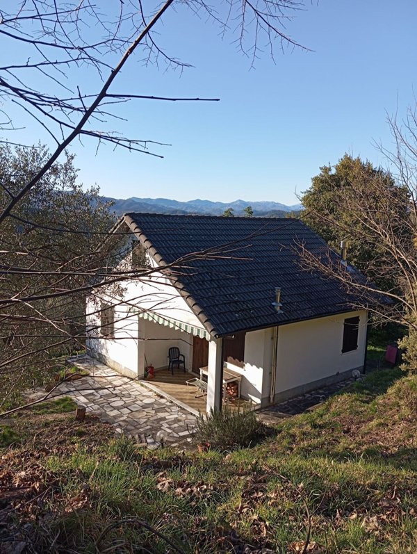 casa indipendente in vendita a Riccò del Golfo di Spezia