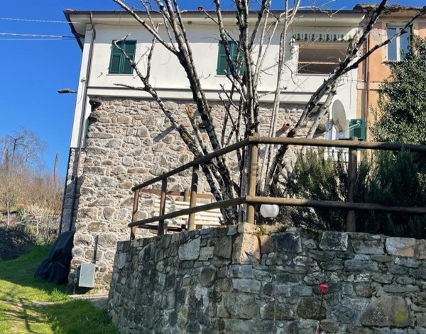 casa semindipendente in vendita a Riccò del Golfo di Spezia