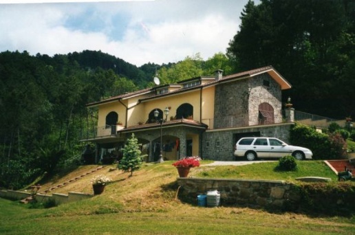 casa indipendente in vendita a Riccò del Golfo di Spezia