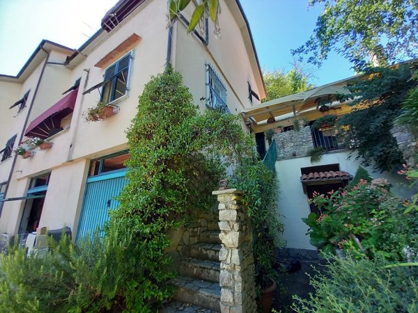 esavano in vendita a Riccò del Golfo di Spezia