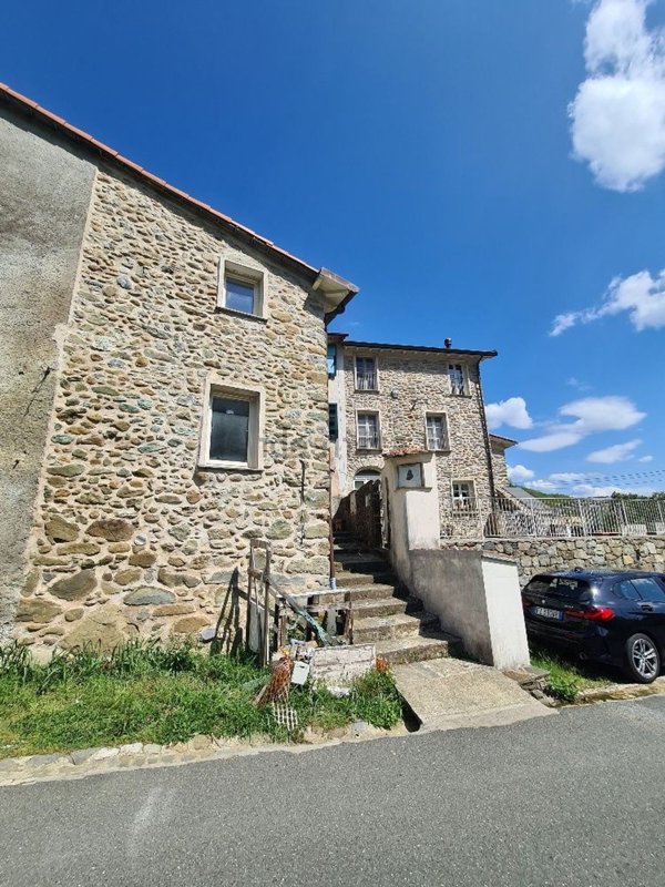 casa indipendente in vendita a Riccò del Golfo di Spezia