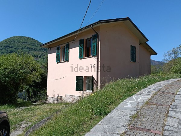 casa indipendente in vendita a Riccò del Golfo di Spezia