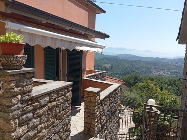 appartamento in vendita a Riccò del Golfo di Spezia in zona Falabiana