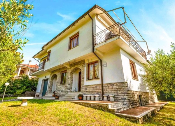casa indipendente in vendita a Riccò del Golfo di Spezia