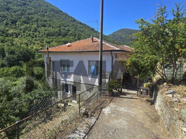 casa indipendente in vendita a Riccò del Golfo di Spezia