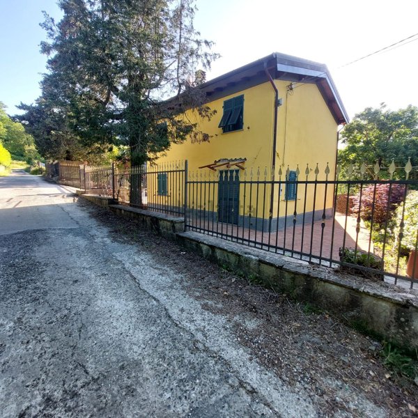 casa indipendente in vendita a Riccò del Golfo di Spezia