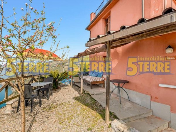 casa indipendente in vendita a Riomaggiore