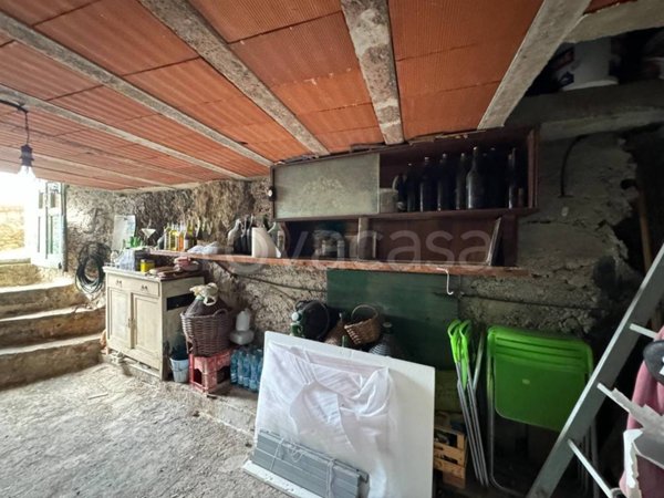 locale di sgombero in vendita a Riomaggiore in zona Manarola