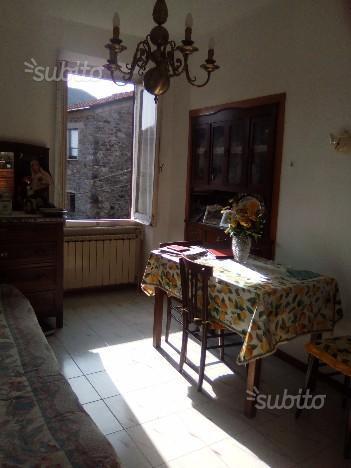 casa indipendente in vendita a Rocchetta di Vara