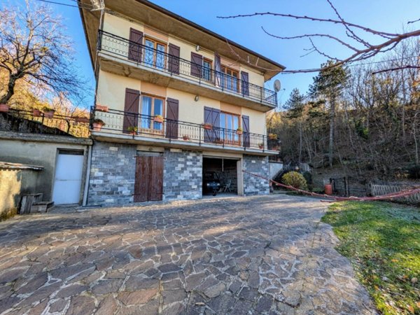 casa indipendente in vendita a Rocchetta di Vara in zona Suvero